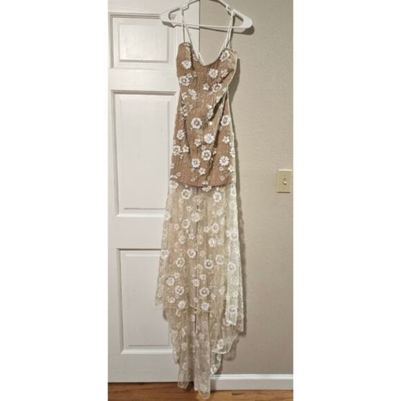 Elliatt Floral Embroidered Wedding Dress - Cream and White - Picture 4 of 14